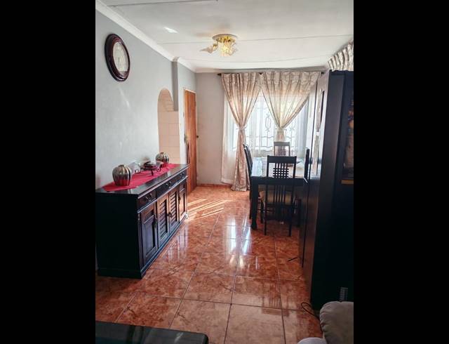 2 BEDROOM HOUSE FOR SALE IN LENASIA SOUTH EXT 4